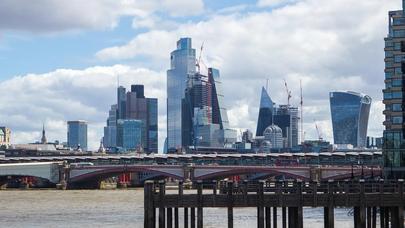 Uk london city skyline river
